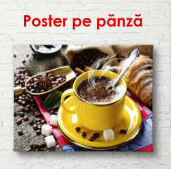 Poster, Paharul galben cu cafea pe o masă cu boabe de cafea