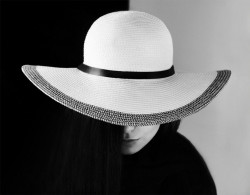 Poster, Doamnă în pălărie albă