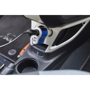Incarcator auto universal, 5v cu doua mufe USB si o priza auto,