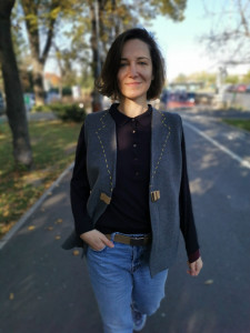 Vesta Cusută cu un motiv EA