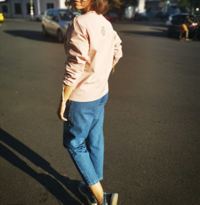 Bluza Printre cuvinte sunt fapte