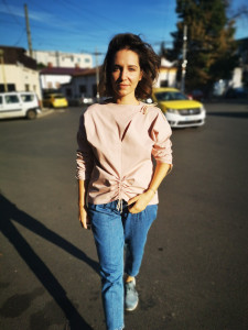 Bluza Printre cuvinte sunt fapte