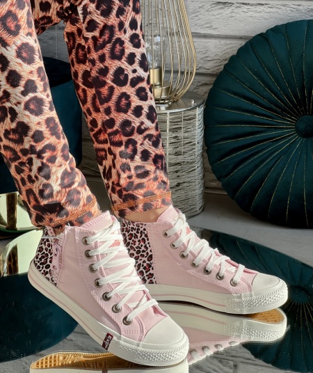 TENISI COD: AKA PINK