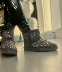 CIZME UGG COD: OM-9 GREY