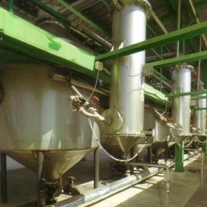 Distilator de lavanda cu generator de aburi. Complet automatizat. Omologat. Capacitate de distilare 10 hectare pe zi. Pret de fabrica. Zero comision.
