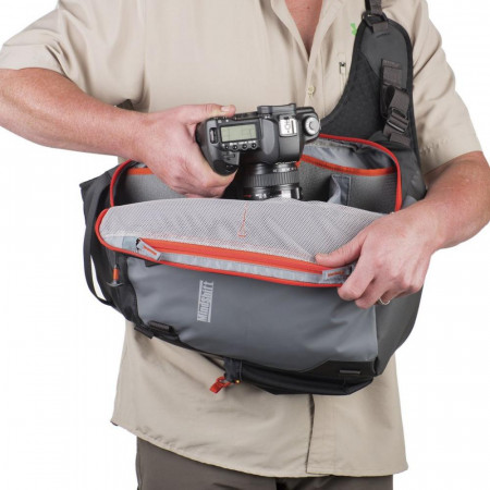 MindShiftGear PhotoCross 10 - Carbon Grey - rucsac cu o singura bretea