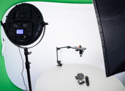 Manfrotto brat articulat cu adaptor camera si menghina