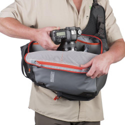 MindShiftGear PhotoCross 13 - Carbon Grey - rucsac cu o singura bretea