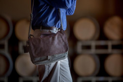 Think Tank Retrospective 30 Pinestone Leather - geanta foto