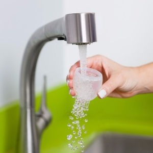 Boon, dispozitiv de hranire din silicon Pulp, roz, nu contine ftalati