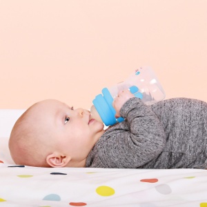 Pachet 4 în 1 cana 240 ml cu 4 accesorii pentru băut diferite (tetină, pai, cioc, antrenament), albastru, b.box
