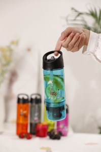 Cana din Tritan cu pai, 2 in 1, de la Carl Oscar, mov
