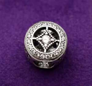 Talisman din argint cu cristale de Epoca Cha1096