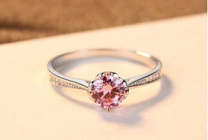 Inel romantic de logodna din argint cu zirconiu roz cod ARG305A