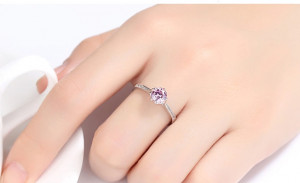 Inel romantic de logodna din argint cu zirconiu roz cod ARG305A