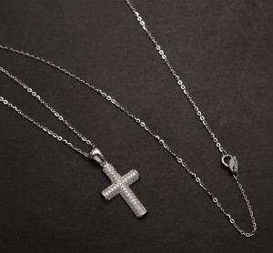 Lantisor Finut Din Argint Si Cruciulita Superba Arg259