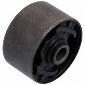 Bucșă tijă transversală spate NISSAN ELGRAND 1995-2010