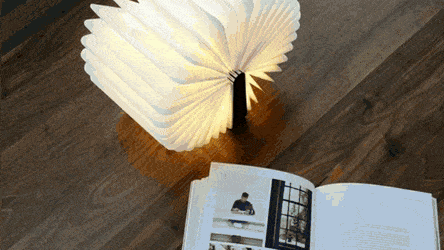 Lampa de birou tip carte