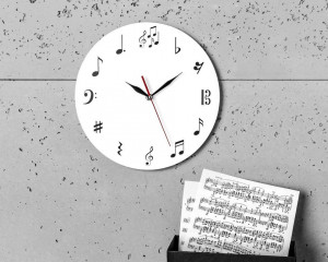 Ceas de perete cu note muzicale
