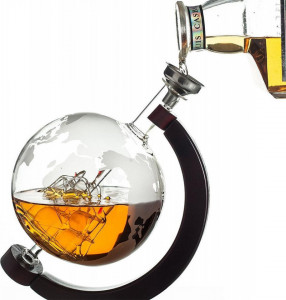 Set complet whisky Decantor Deluxe Glob Pamantesc si doua pahare, cu tavita de servire