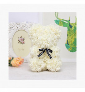 Ursulet romantic decorat cu miniroze albe - Rose Bear
