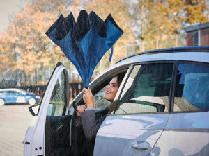 Umbrela cu inchidere inversa si maner Hands-Free