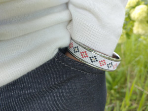 Bratara din inox cu insertie de margele tesute manual Motiv traditional romburi alternate