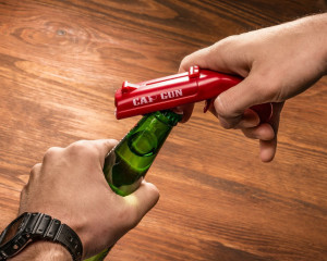 Desfacator pistol pentru sticle de bere