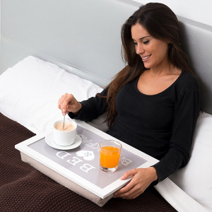 Tava-Perna laptop sau mic dejun Bed & Breakfast