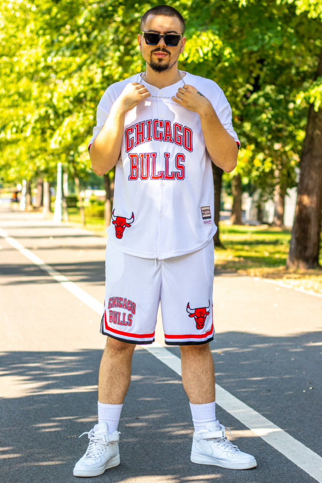Compleu Bulls Logo Brodat Alb
