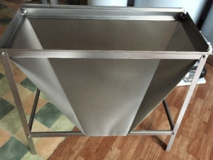 Suport colector din inox pentru zdrobitor desciorchinator