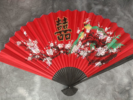 Evantai mare perete Feng Shui rosu cu pauni si flori de cires rama neagra 90 cm x 160 cm
