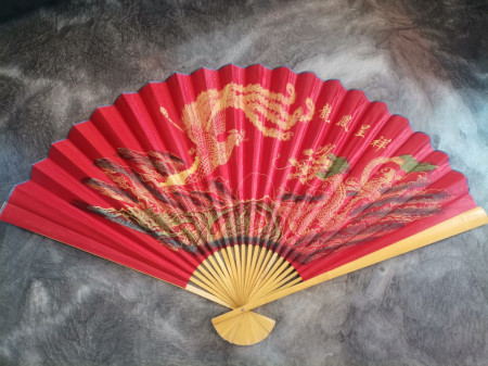 Evantai mare perete Feng Shui cu dragon, paun şi ideograme norocoase 90 cm x 160 cm