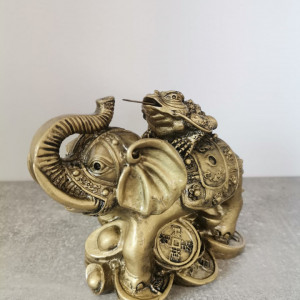 Statueta feng shui broasca pe elefant , noroc si prosperitate 13 cm