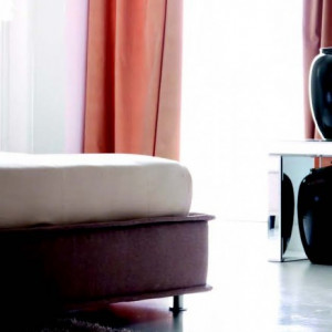 LETTO MATRIMONIALE CON CONTENITORE BORDO