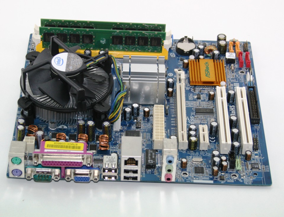 Kit ASRock Wolfdale1333-D667 + Intel Core 2 Duo E8200 + 4GB DDR2+cooler
