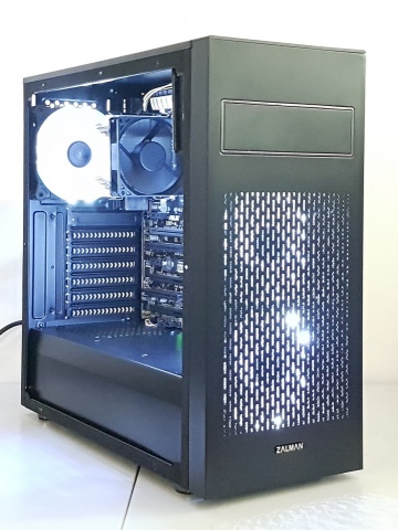 Calculator Gaming Intel Core i7 4790k, 16GB DDR3, SSD 240GB + 4TB HDD, sursa 1000w, suporta SLI sau CrossFire