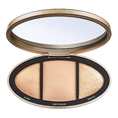 Paleta pudre iluminatoare Too Faced Born This Way Turn Up The Light Medium