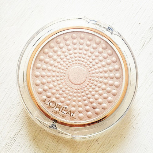 Pudra iluminatoare Loreal Lumi Magique 02 Rose Radieux