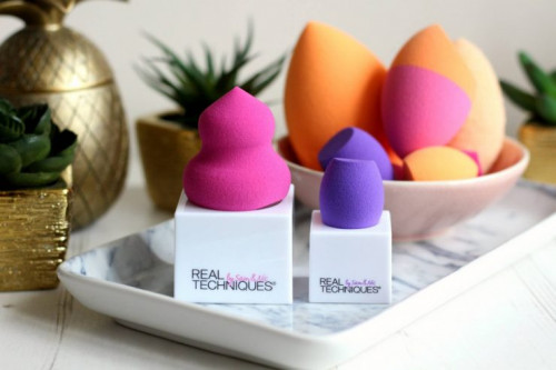 Set 2 bureti machiaj + suport Real Techniques Miracle Sponges