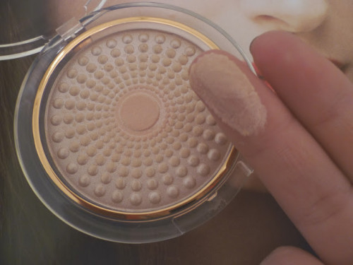 Pudra iluminatoare Loreal Lumi Magique 02 Rose Radieux