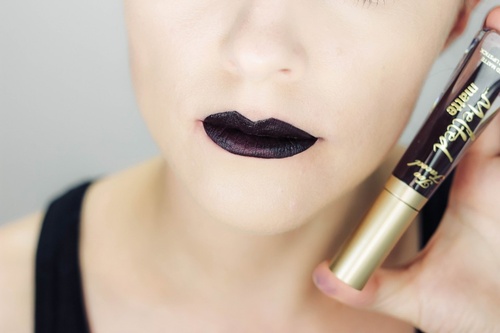 Ruj lichid mat Too Faced Melted Matte Nuanta Evil Twin
