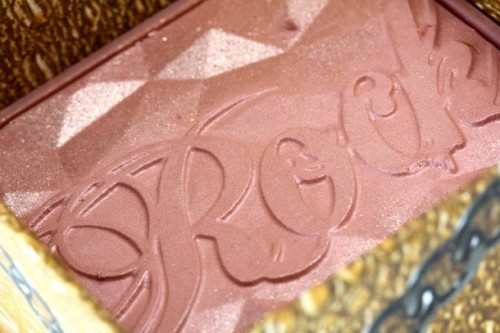 Fard de obraz iluminator Benefit Rockateur Blush