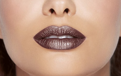 Ruj de buze lichid Too Faced Melted Matte-tallic Nuanta Caffeine Queen