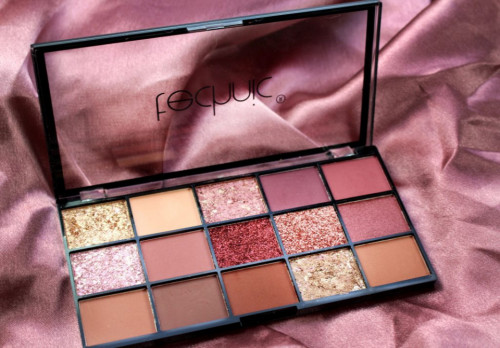 Paleta farduri de pleoape Technic Invite Only, 15 culori
