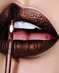 Ruj de buze lichid Too Faced Melted Matte-tallic Nuanta Caffeine Queen