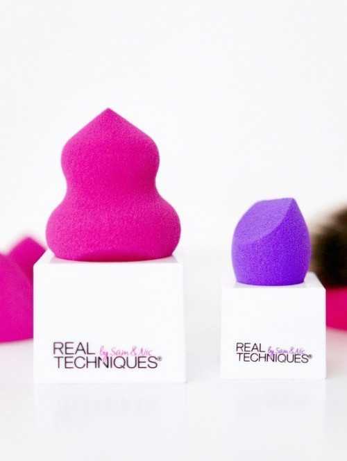 Set 2 bureti machiaj + suport Real Techniques Miracle Sponges