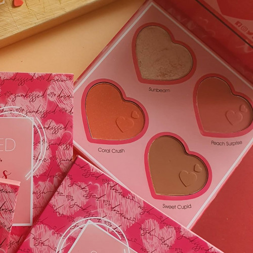 Paleta iluminator si blush Sunkissed Cupid`s Match Face Palette