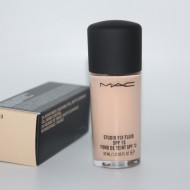 Fond de ten cu acoperire MAC Studio Fix Fluid SPF15 Nuanta NW13