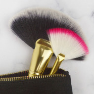 Pensula iluminator de fata Technic Fan Brush tip evantai